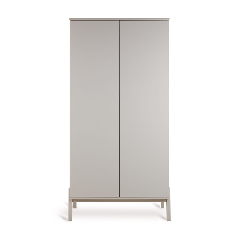 Zweitüriger Schrank mit Füssen von Quax.