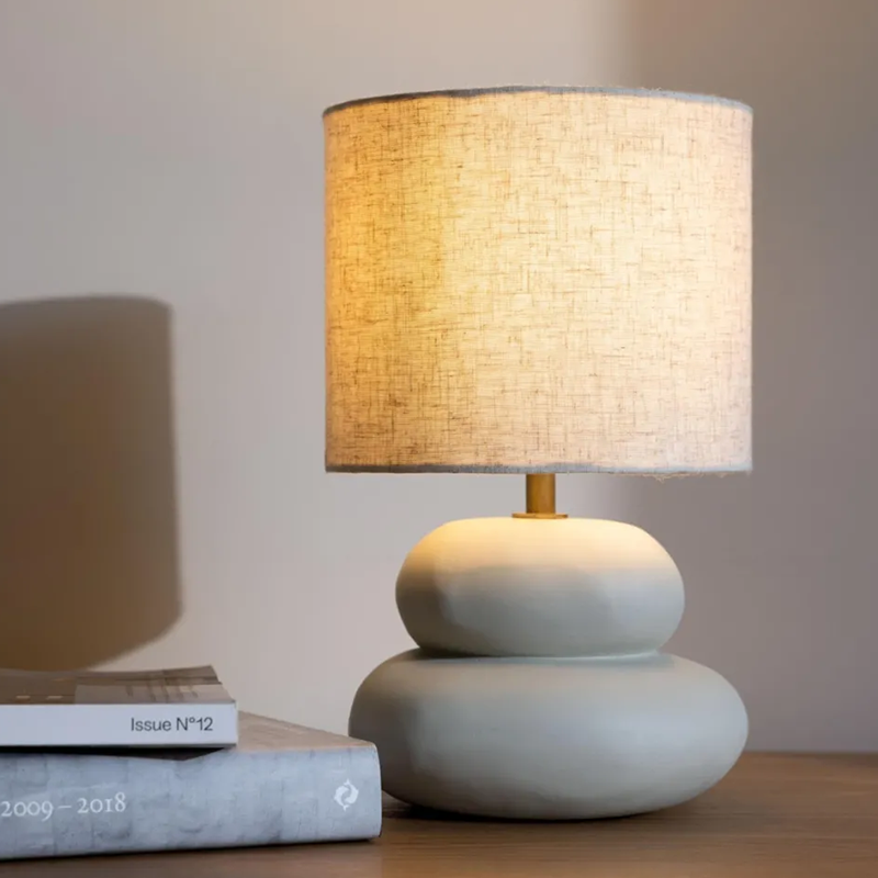 Tischlampe angestellt mit Lampenschirm in Beige von Quax.