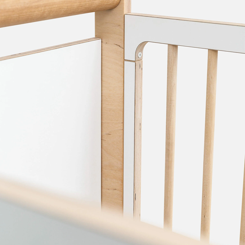 Rafa Kids Schaukelbett für Babys in Weiss Nahansicht der Gitterstäbe. 