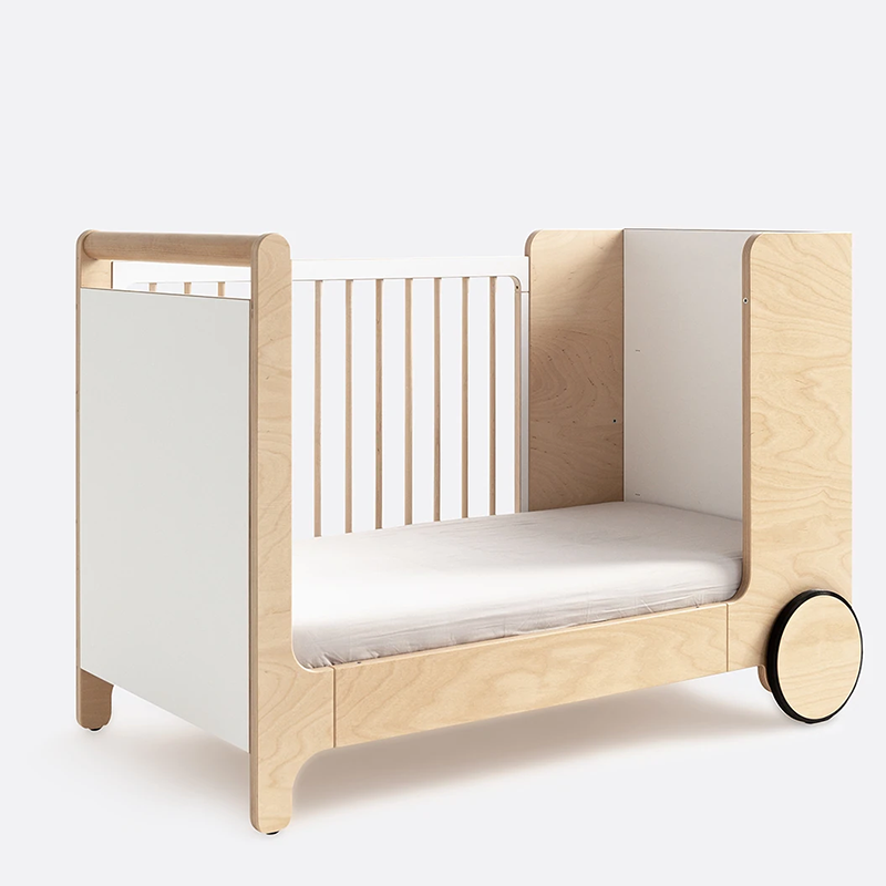 Rafa Kids schaukelndes Babybett mit herausnehmbaren Gitterstäben. 