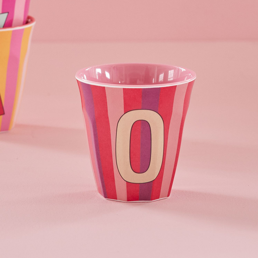 Rice  Melamin Becher Mittel 'Buchstabe O' Multicolor Stripes Pink