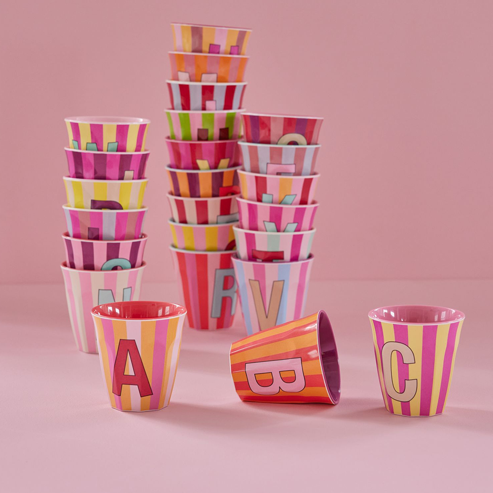 Rice  Melamin Becher Mittel 'Buchstabe O' Multicolor Stripes Pink