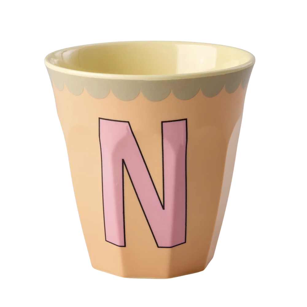 Rice  Melamin Becher Mittel 'Buchstabe N' Pfirsich