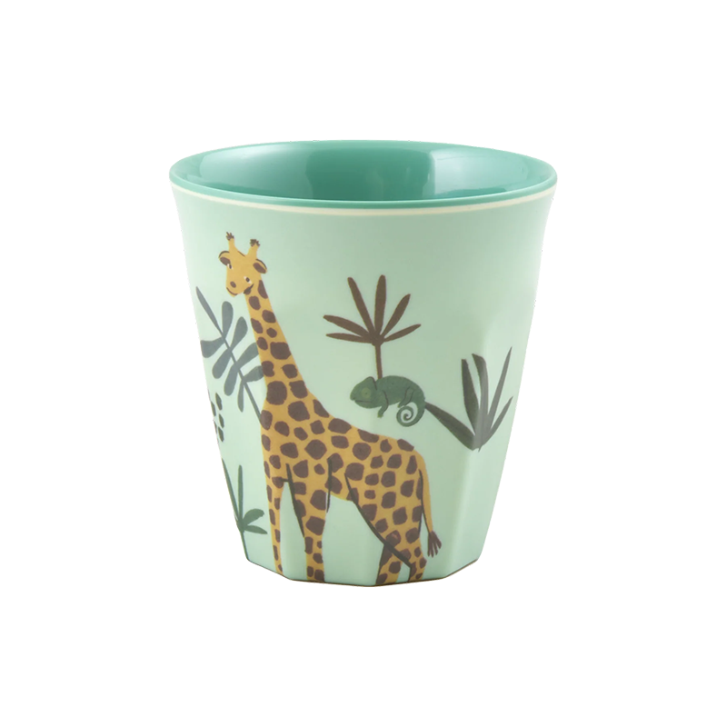 Melamin Becher für Kinder in Grün mit Giraffenprint von Rice. 