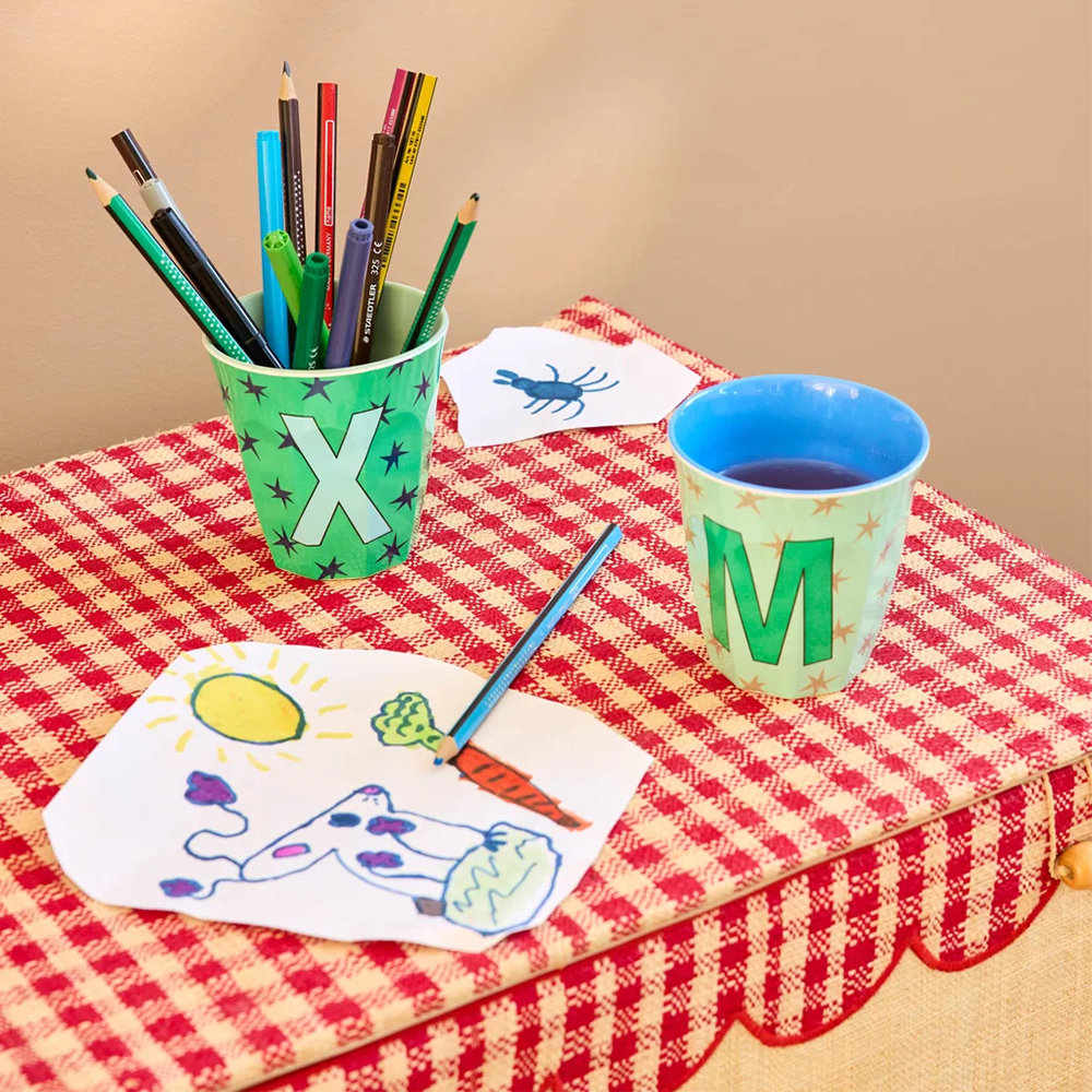 Rice  Melamin Becher Mittel 'Buchstabe M' Stars Green