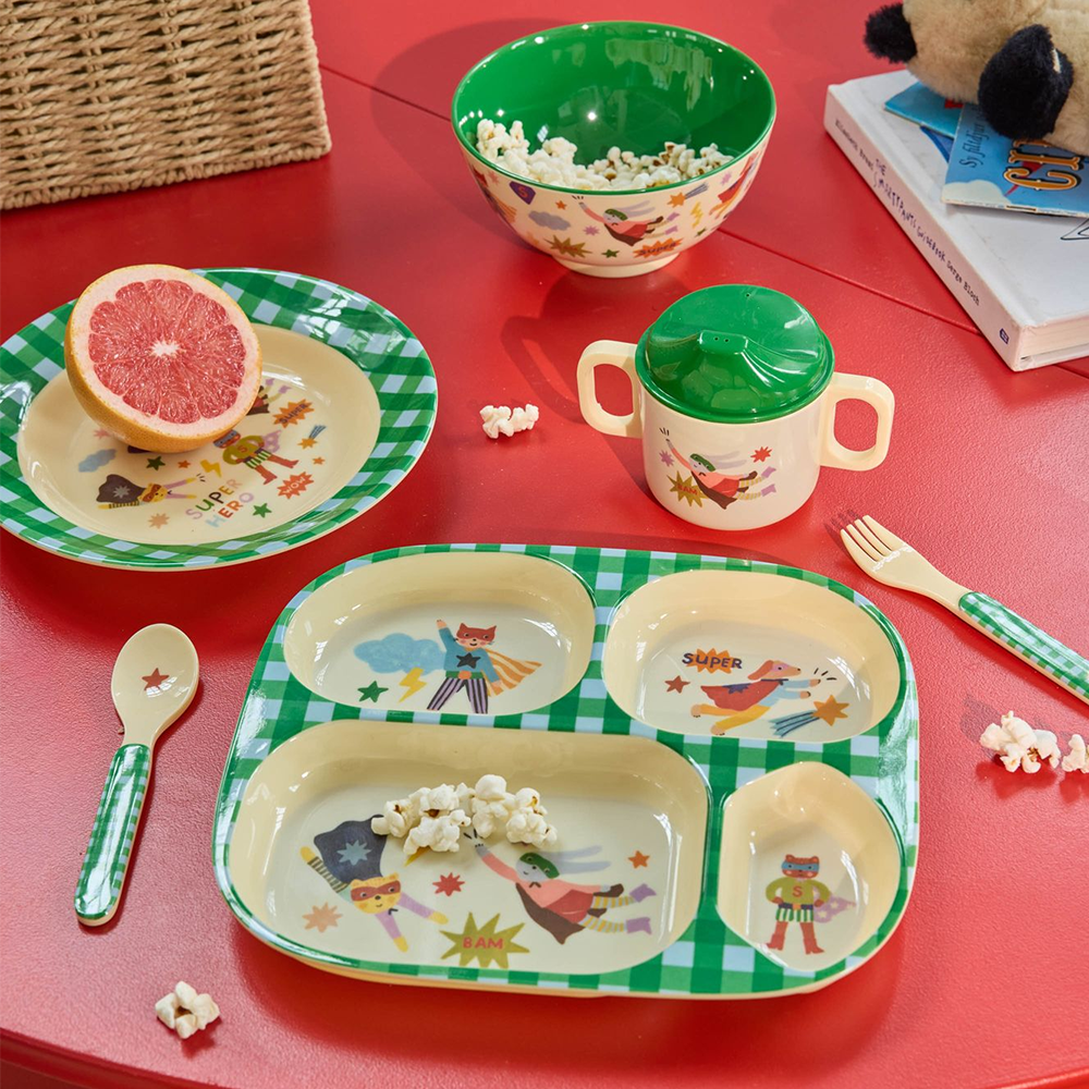 Rice Melamin Kinderteller tief 'Hero' Green - Online MY SNOWFLAKE