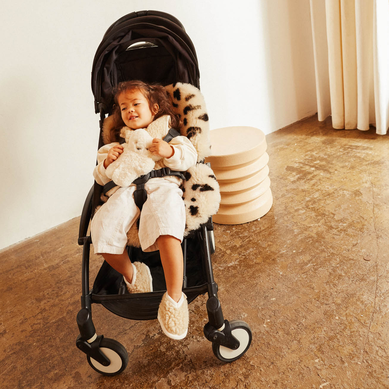 BINIBAMBA Schaffell-Sitzauflage Leopard Peanut - Online MY SNOWFLAKE