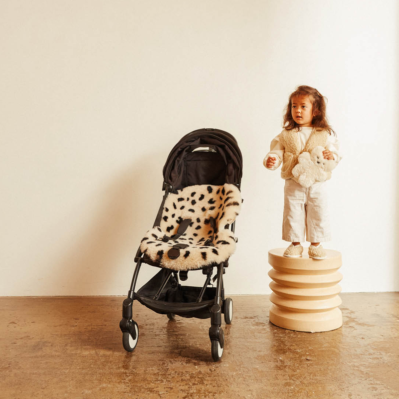 BINIBAMBA Schaffell-Sitzauflage Leopard Peanut - Online MY SNOWFLAKE