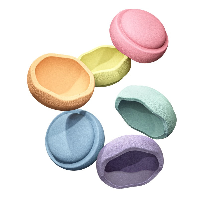Alle einzelnen Teile des Set mit 6 Stapelsteinen in schönen Regenbogenfarben in Pastell