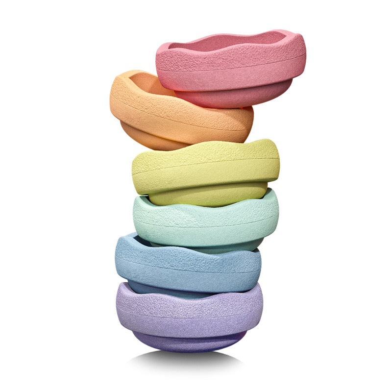 Set mit 6 Stapelsteinen in schönen Regenbogenfarben in Pastell