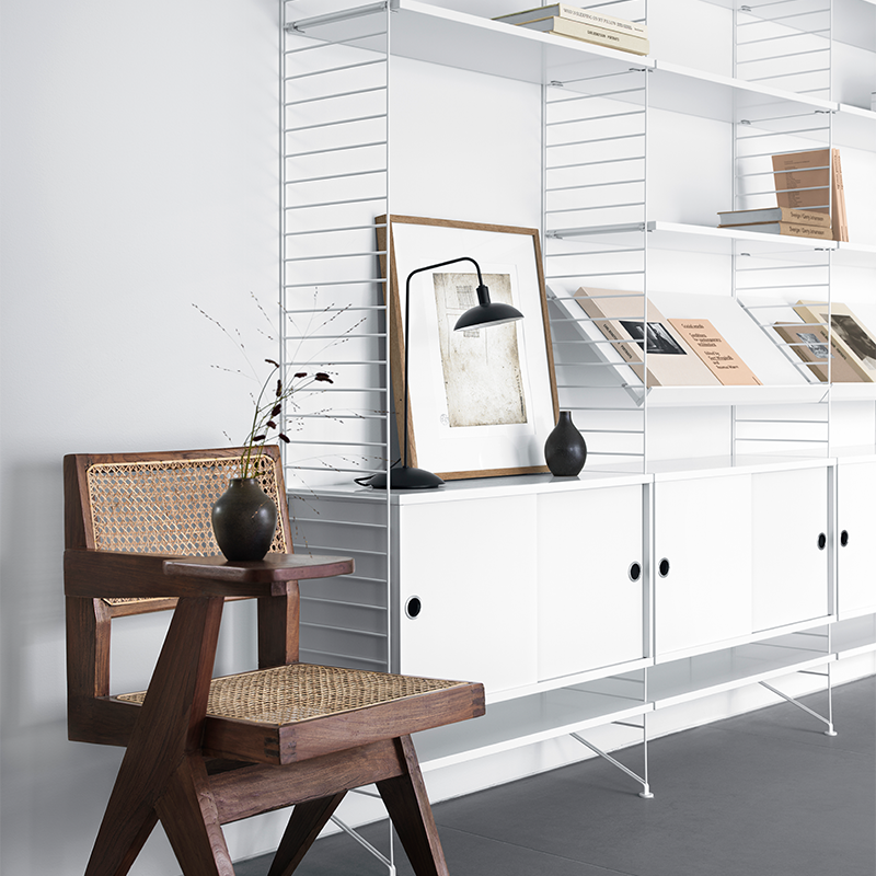 Hohe Bodenleiter aus Metall in Weiss von String Furniture
