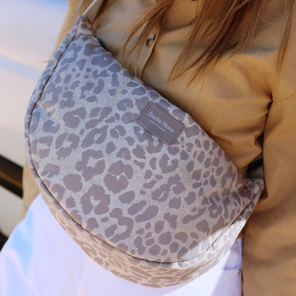 Studio Noos Gürteltasche für Erwachsene 'Puffy' Beige Leopard