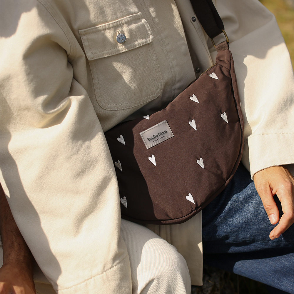 Studio Noos Gürteltasche für Erwachsene 'Puffy' Brown Hearts - Online MY SNOWFLAKE