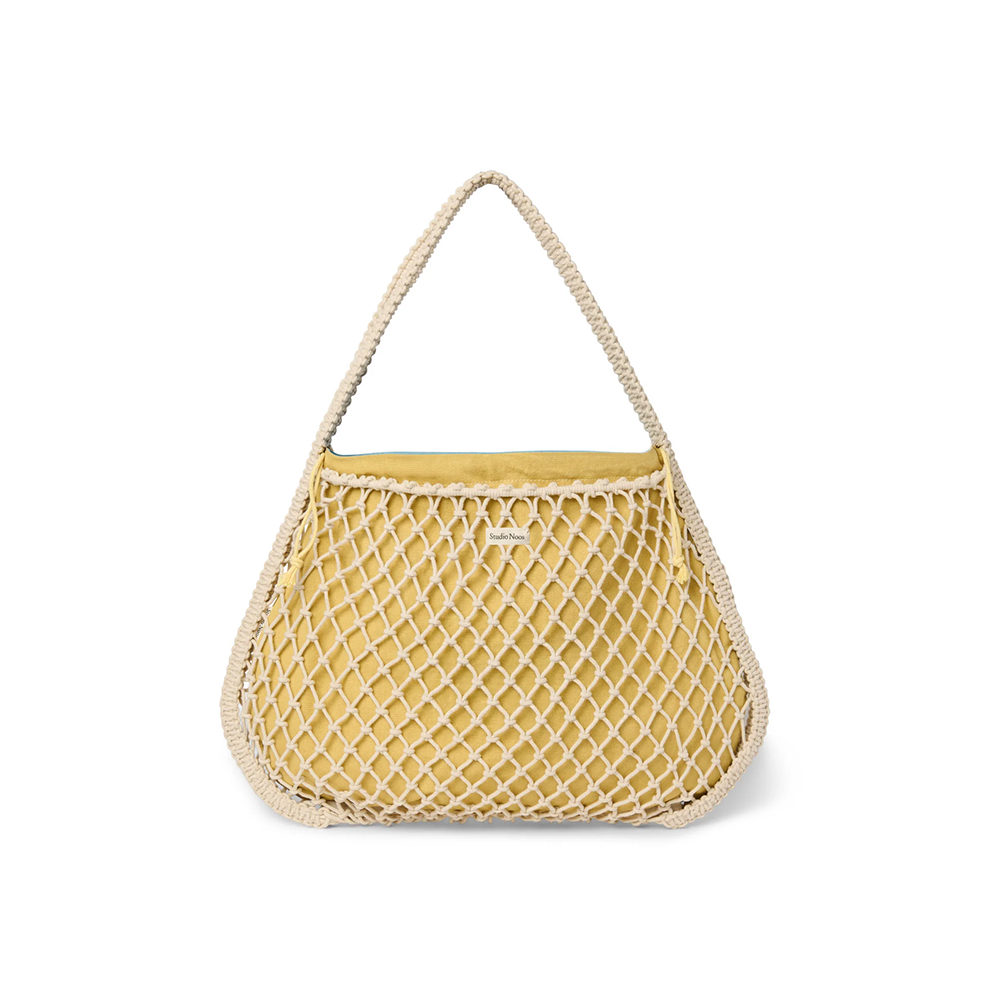 Studio Noos Macramé Tragetasche mit wendbarer Innentasche in Blau-Gelb 'Mom Bag' Natural