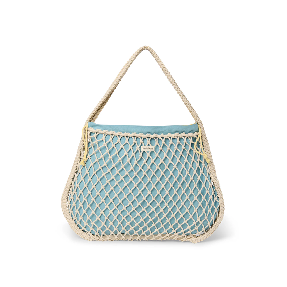 Studio Noos Macramé Tragetasche mit wendbarer Innentasche in Blau-Gelb 'Mom Bag' Natural