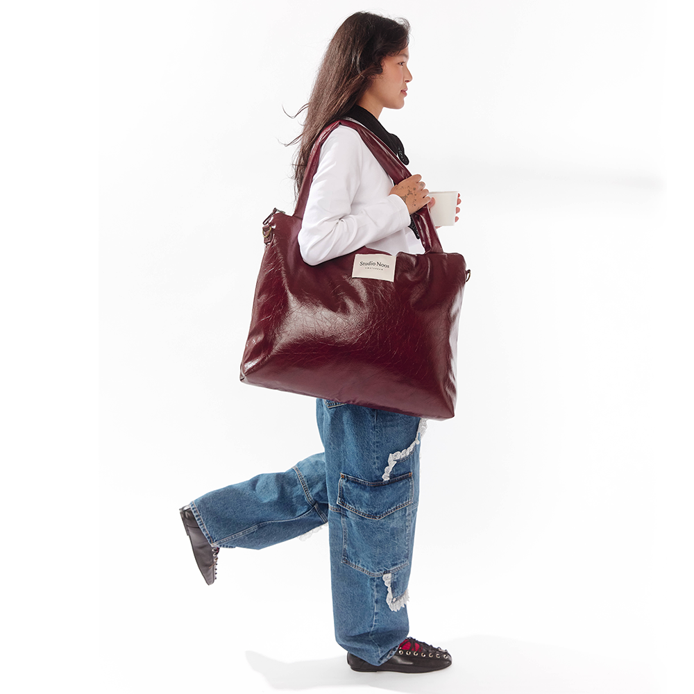 Studio Noos  Tragetasche 'Mom Bag' Veganes Leder Burgundy