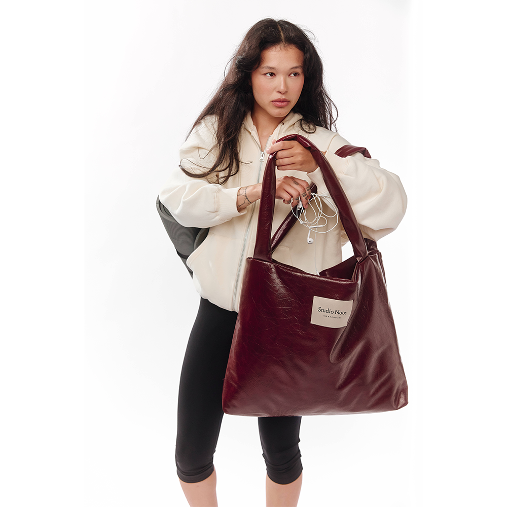 Studio Noos  Tragetasche 'Mom Bag' Veganes Leder Burgundy