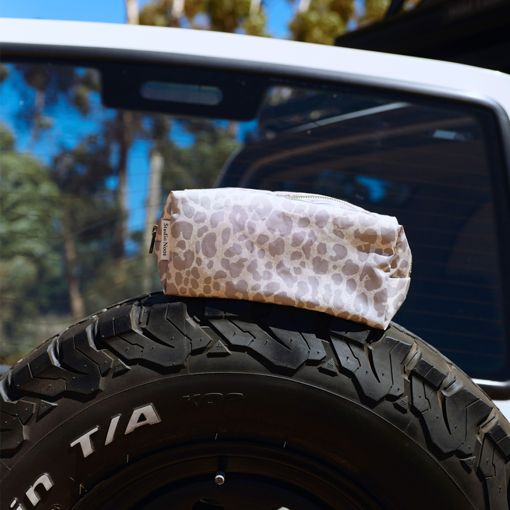 Studio Noos Necessaire  'Puffy Pouch' Beige Leopard