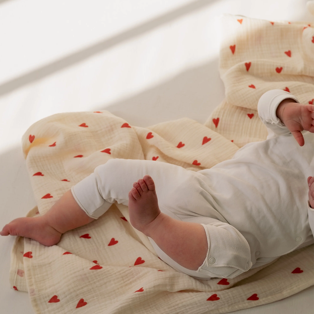 Studio Noos Swaddle 'Hearts' 120 x 120 cm Off White - Online MY SNOWFLAKE