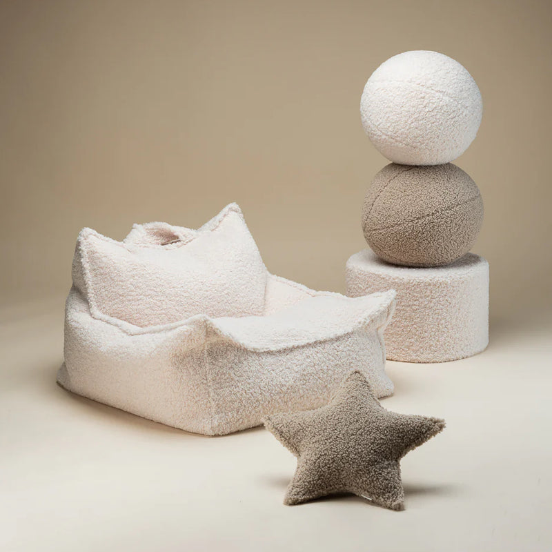 Kinder Sitzhocker in creme-weissem Teddystoff von Wigiwama