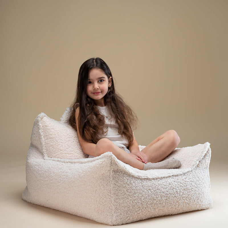 Kinder-Sitzsack aus Teddy-Stoff in Creme-Weiss von Wigiwama