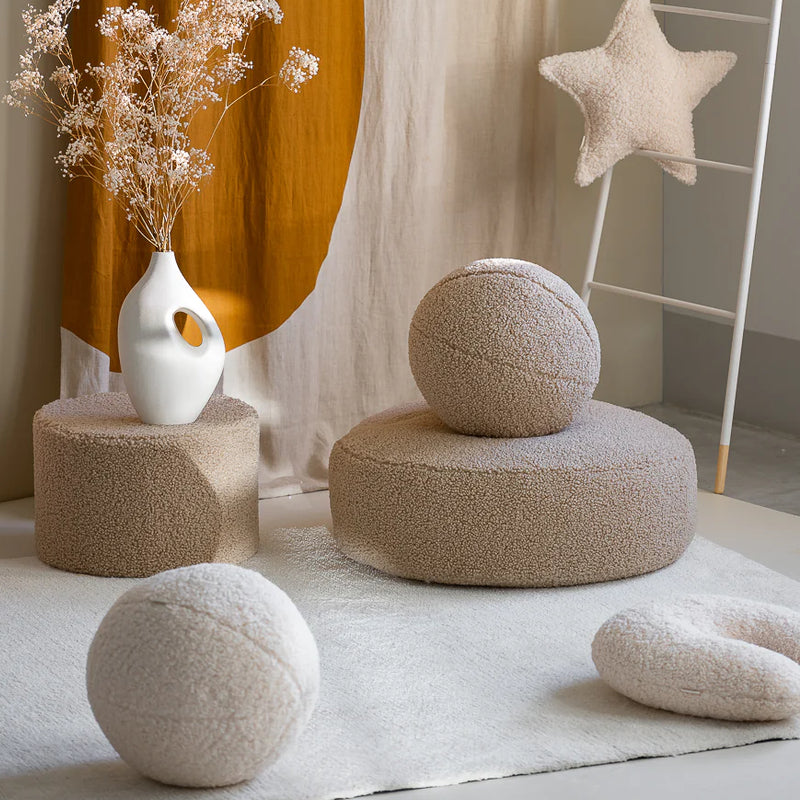 Ball Kissen in Beige von Wigiwama