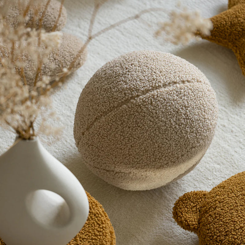 Ball Kissen in Beige von Wigiwama