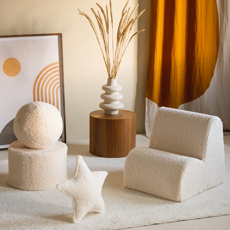 Kinder Sitzhocker in creme-weissem Teddystoff von Wigiwama
