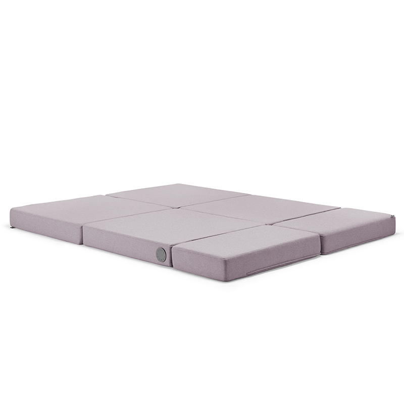 Wonderwuzz Gästebettmodul für Erwachsene für das Spielsofa 'OH SO SOFY' in der Farbe Lilafee ausgebreitet als Doppelbett. 