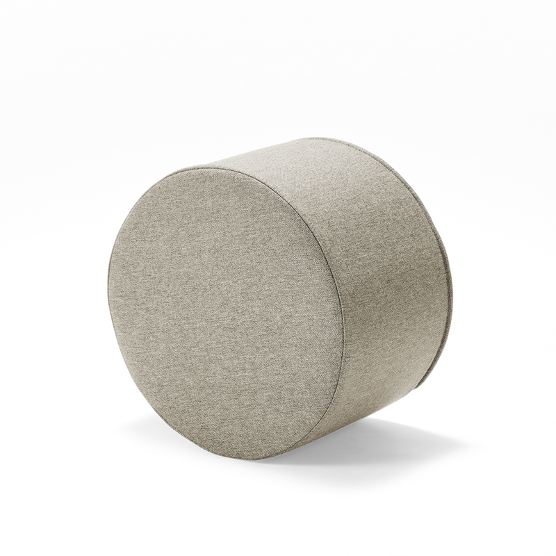 Wonderwuzz Hocker Peng Pouf Peng in der Farbe Beigemarie, der auch als Beistelltisch genutzt werden kann. 