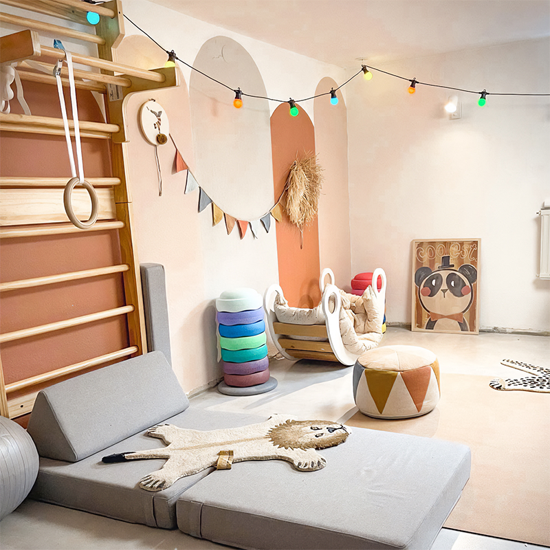 Wonderwuzz modulares Spielsofa 'OH SO SOFY' in der Farbe Grauffelo umgebaut zum Gästebett.