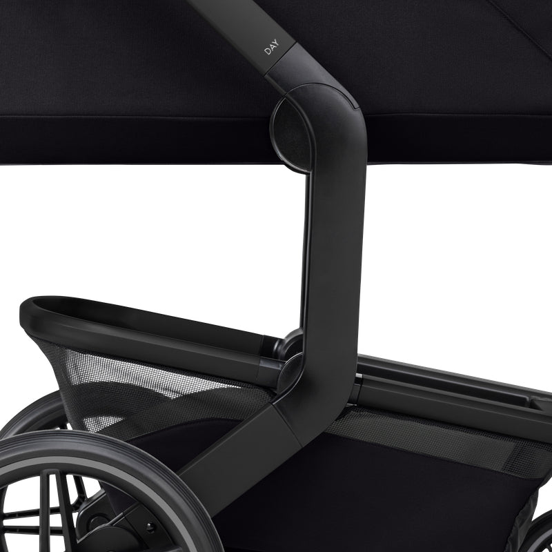 Joolz Day⁵ Kombi-Kinderwagen Nahaufnahme des Gestell in der Farbe Space Black