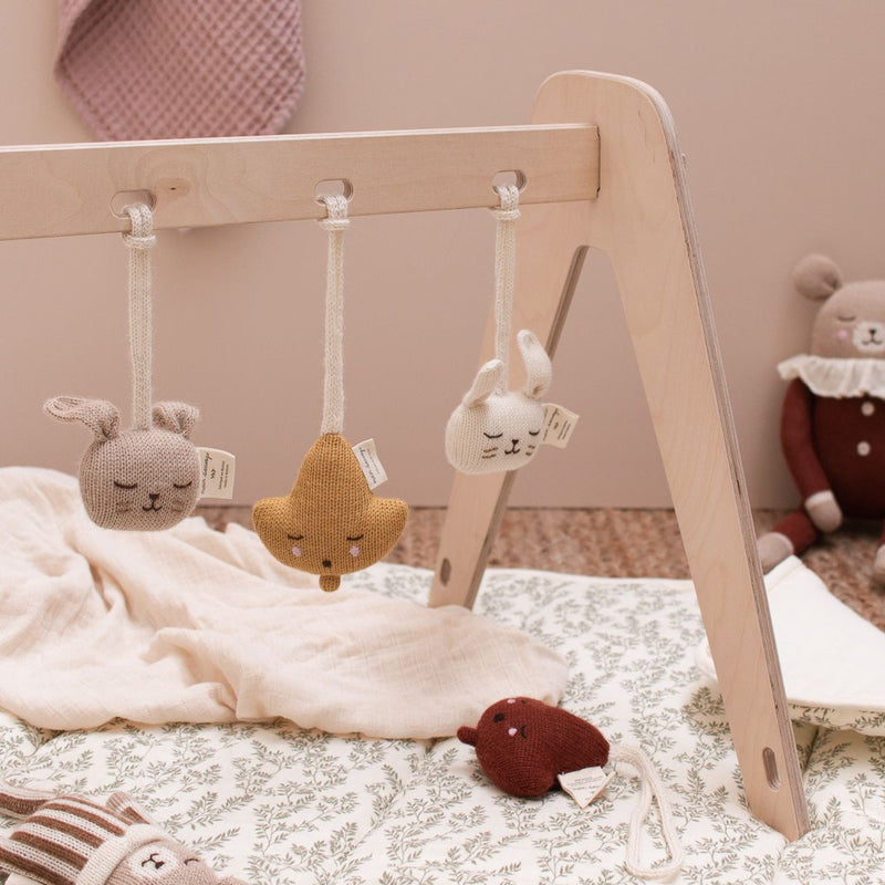 Main Sauvage  Anhänger für Spielbogen/Baby Gym 'Bunny'  Sand - Online MY SNOWFLAKE