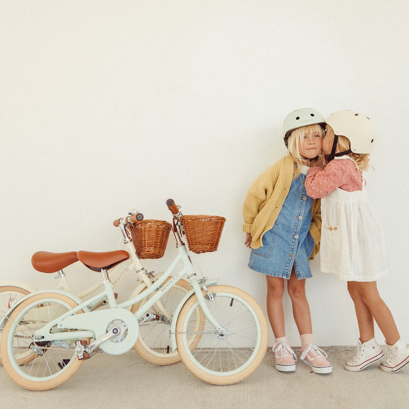 Cremefarbenes Kinderfahrrad von Banwood
