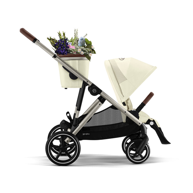 Gazelle S mit Sitz und Einkaufstasche mit Blumenbouquet