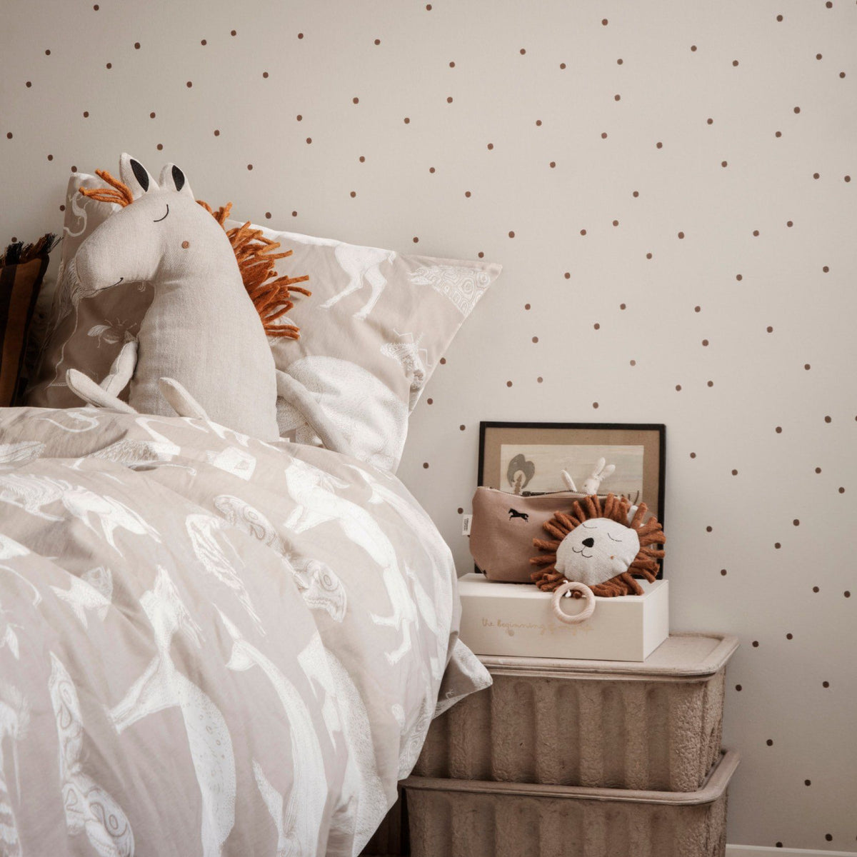 Ferm Living  Gepunktete Tapete  Off White