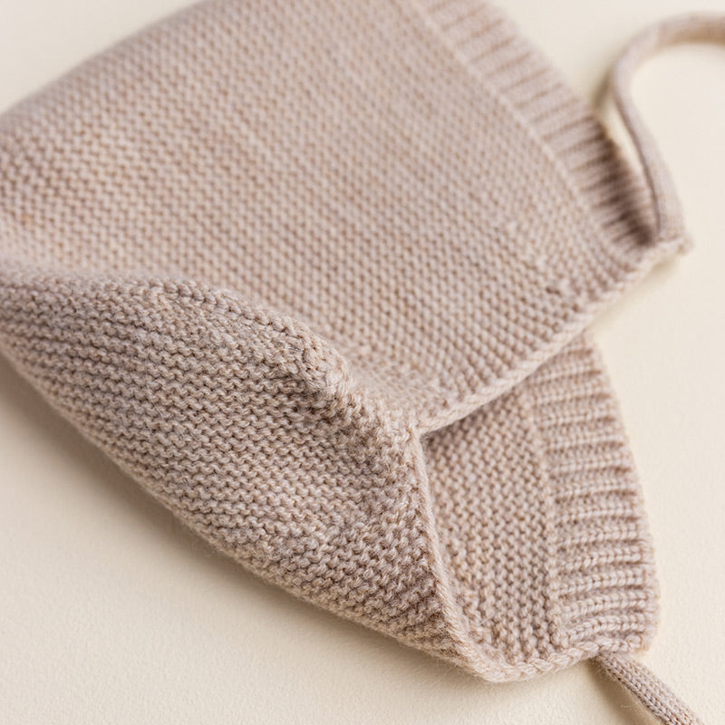 Hvid  Baby Strickmütze Dolly  Sand - Online MY SNOWFLAKE
