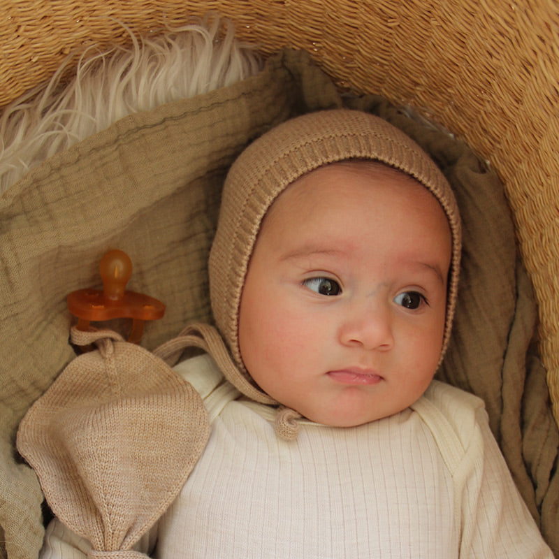 Hvid  Baby Strickmütze Dolly  Sand - Online MY SNOWFLAKE