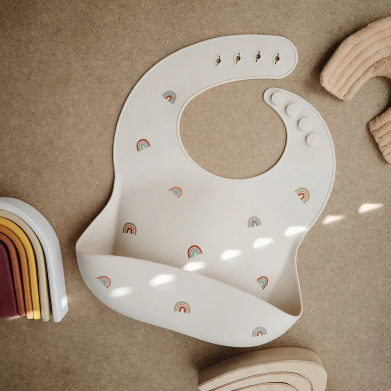 Mushie  Silikon Lätzchen  Rainbow - Online MY SNOWFLAKE