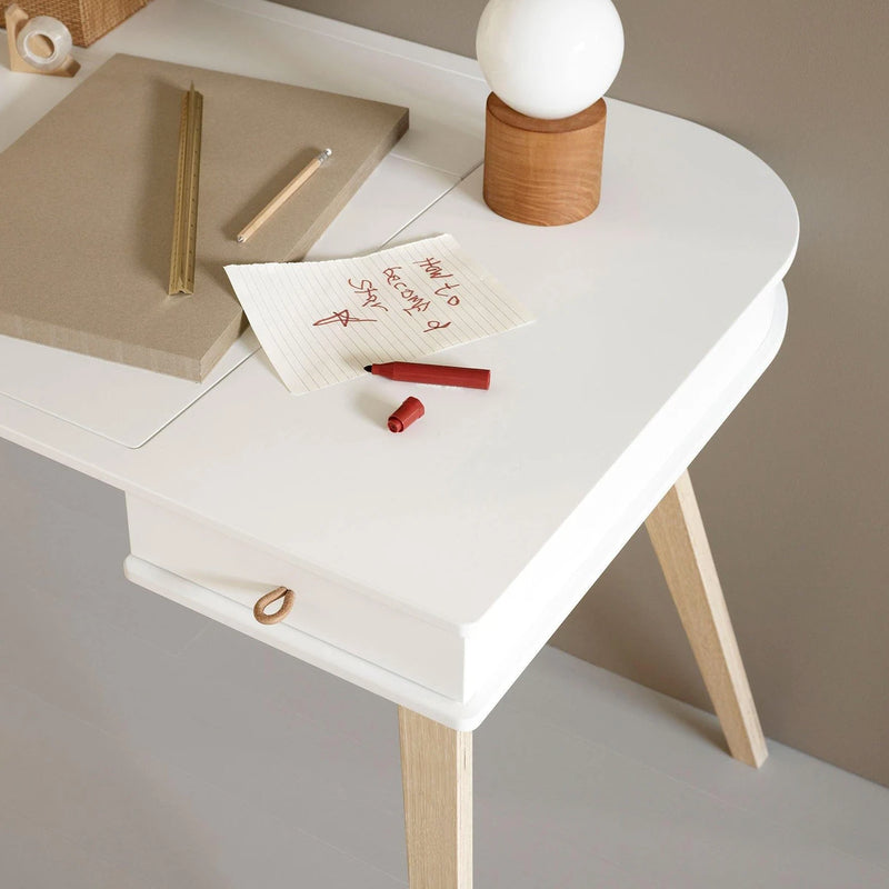 Oliver Furniture  Kinder Schreibtisch Wood 66cm & Armlehnstuhl Set  Weiss/Eiche - Online MY SNOWFLAKE