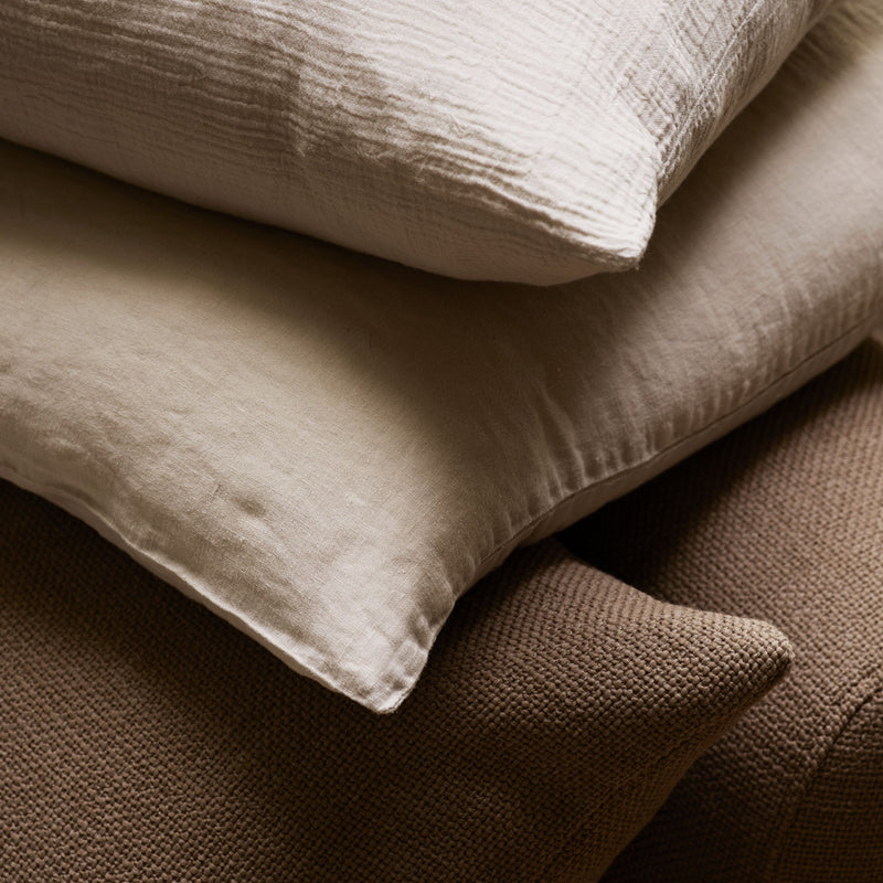 Sandfarbenes Leinenkissen von Tine K Home