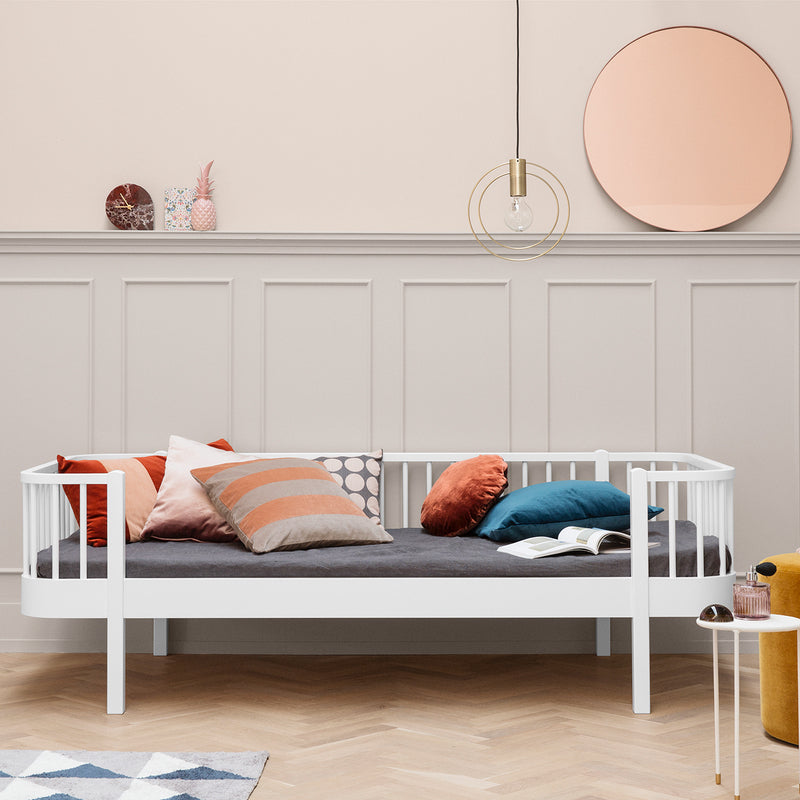 Oliver Furniture  Original Bettsofa Wood 90 x 200 cm  Weiss - Online MY SNOWFLAKE