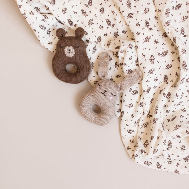 Main Sauvage Teddy Rattle