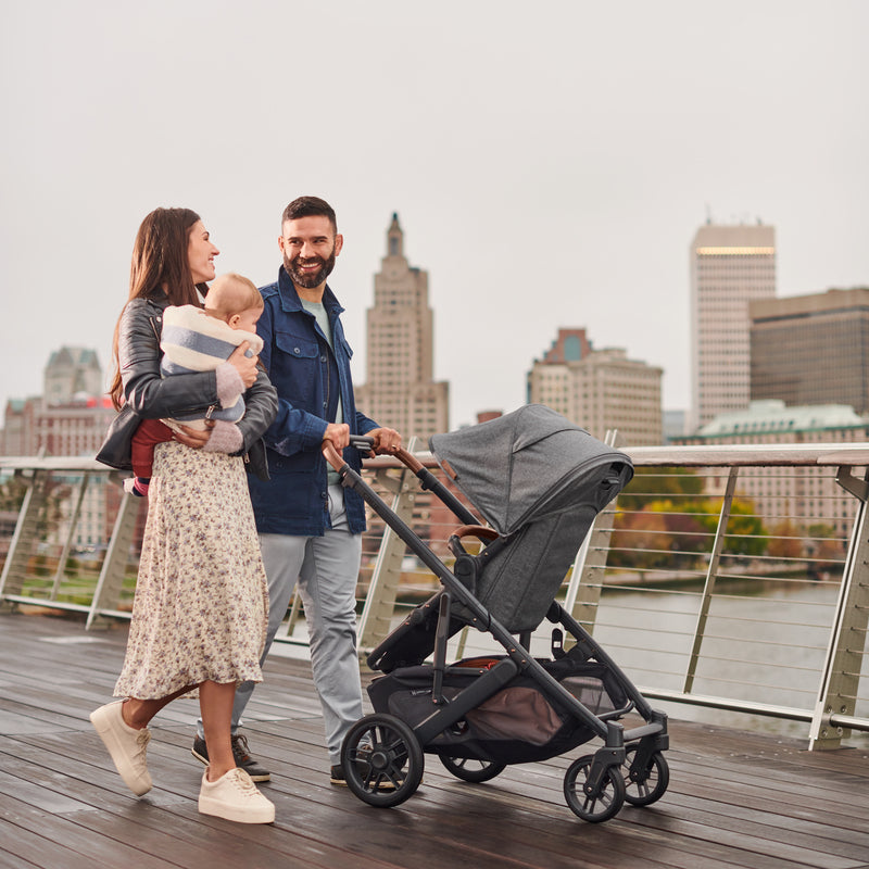 UPPAbaby  Cruz v2  Greyson